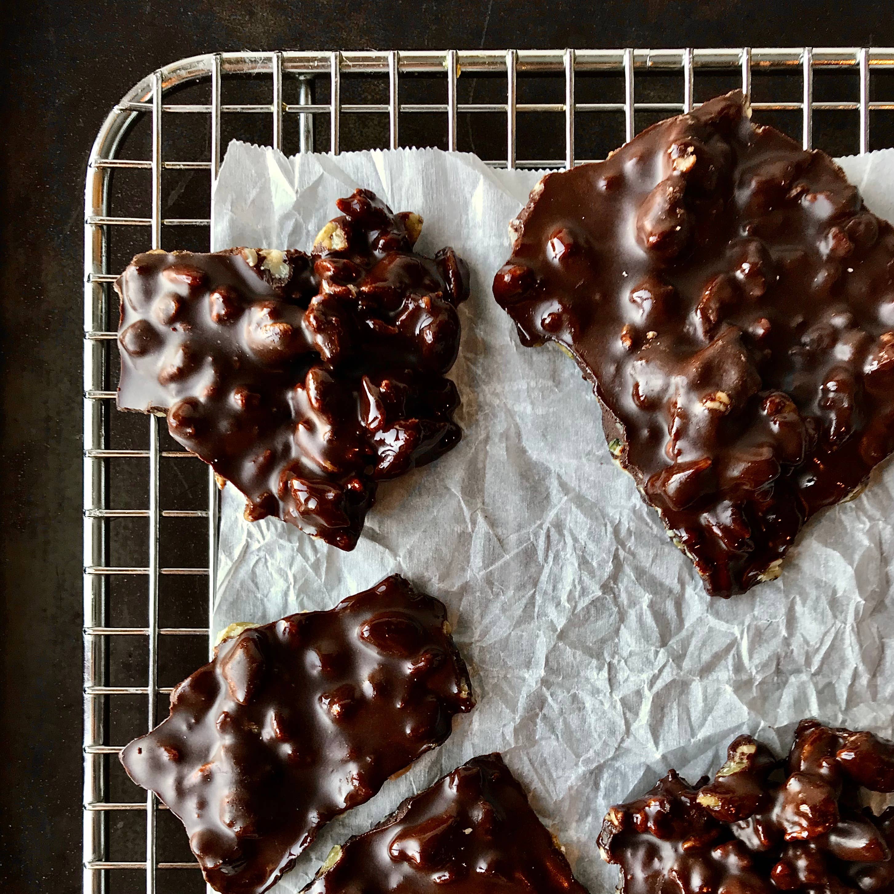 SEEDLY, Vanilla Quinoa Crunch, Dark Chocolate Bark, 3.6 Oz.